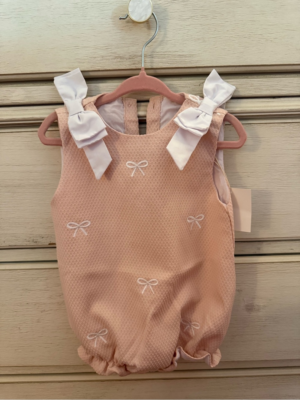 The Smocked Flamingo honeycomb bow bubble